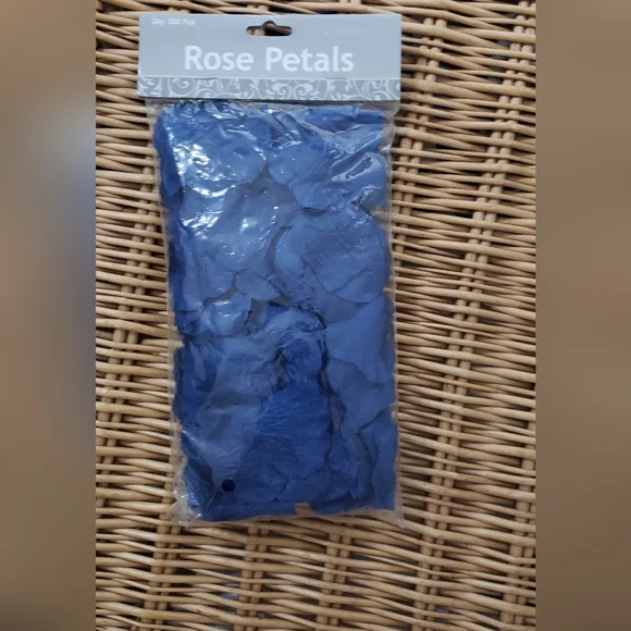 NWT 200 Blue Rose Petals - Picture 2 of 5